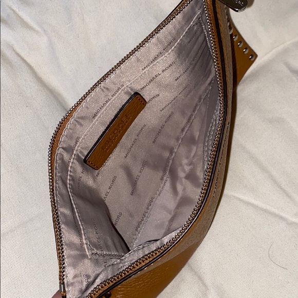 Michael Kors wristlet - Picture 2 of 3